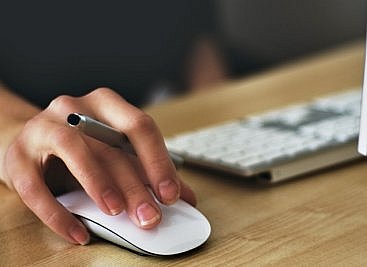 Woman using a mouse to find a great job in management consulting
